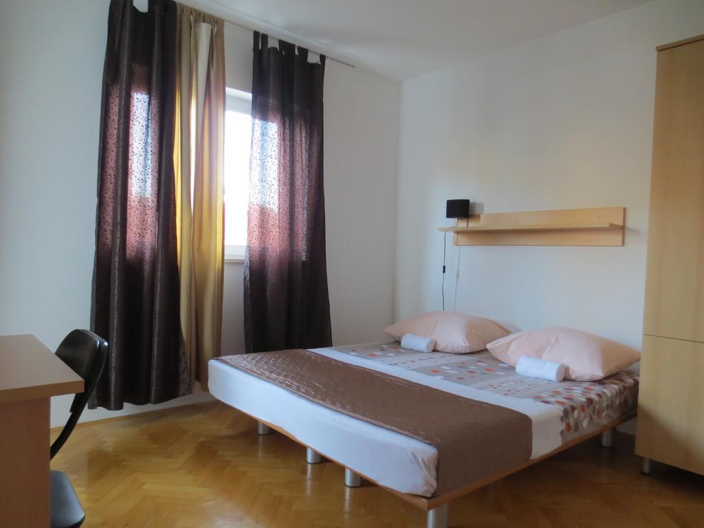 Apartments Kovacic Omiš Δωμάτιο φωτογραφία